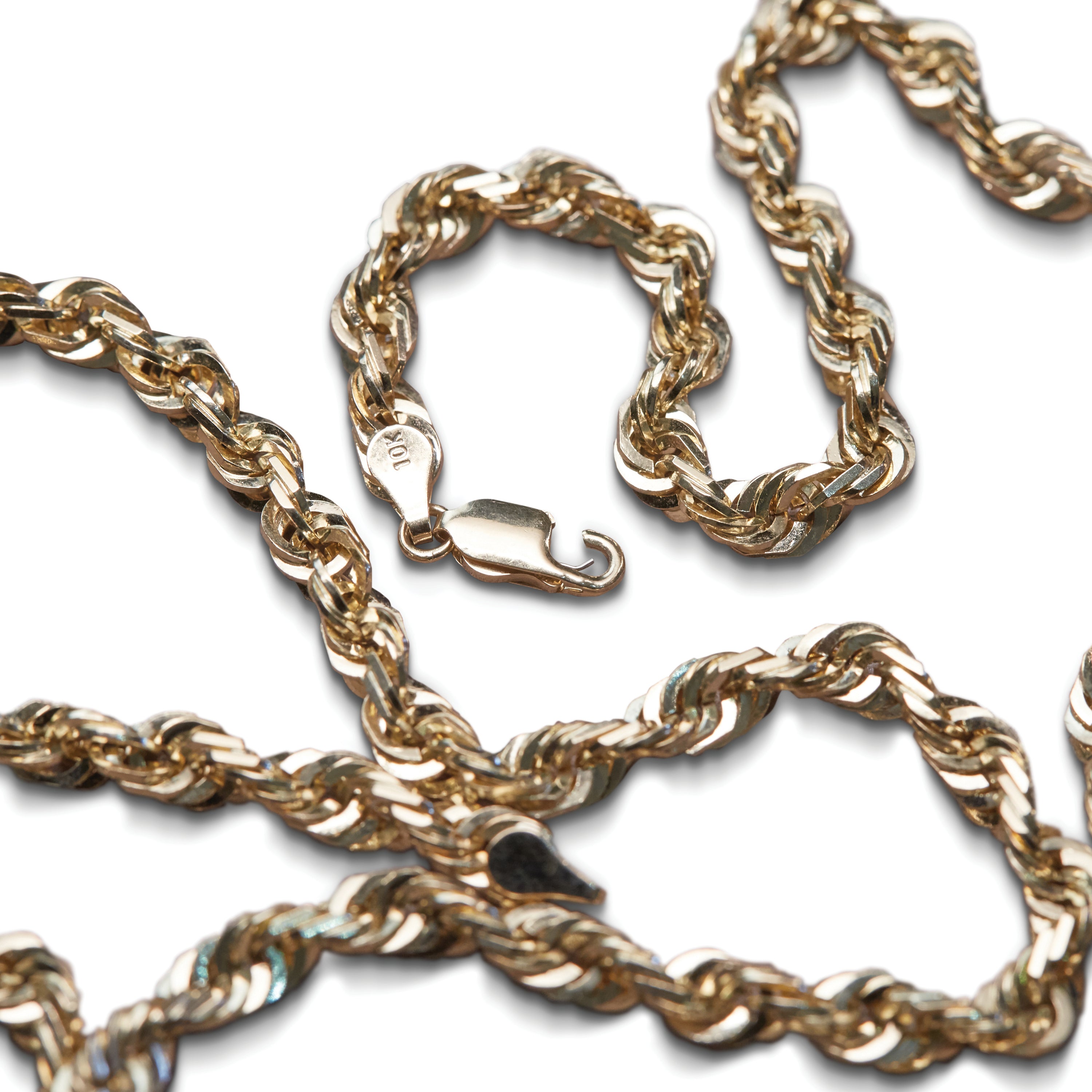 Gold chain necklace with a broken clasp