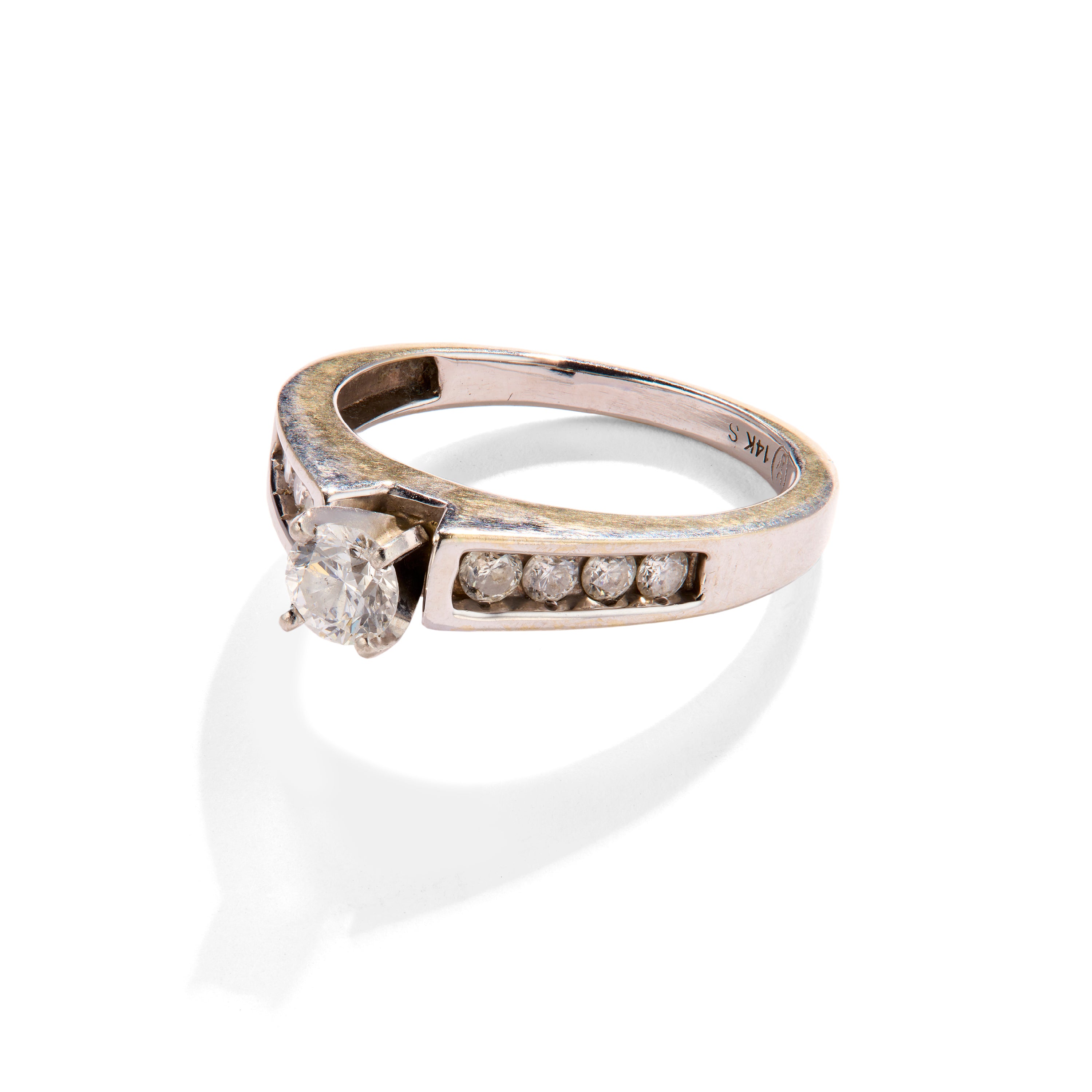 Tarnished white gold ring in need of polishing