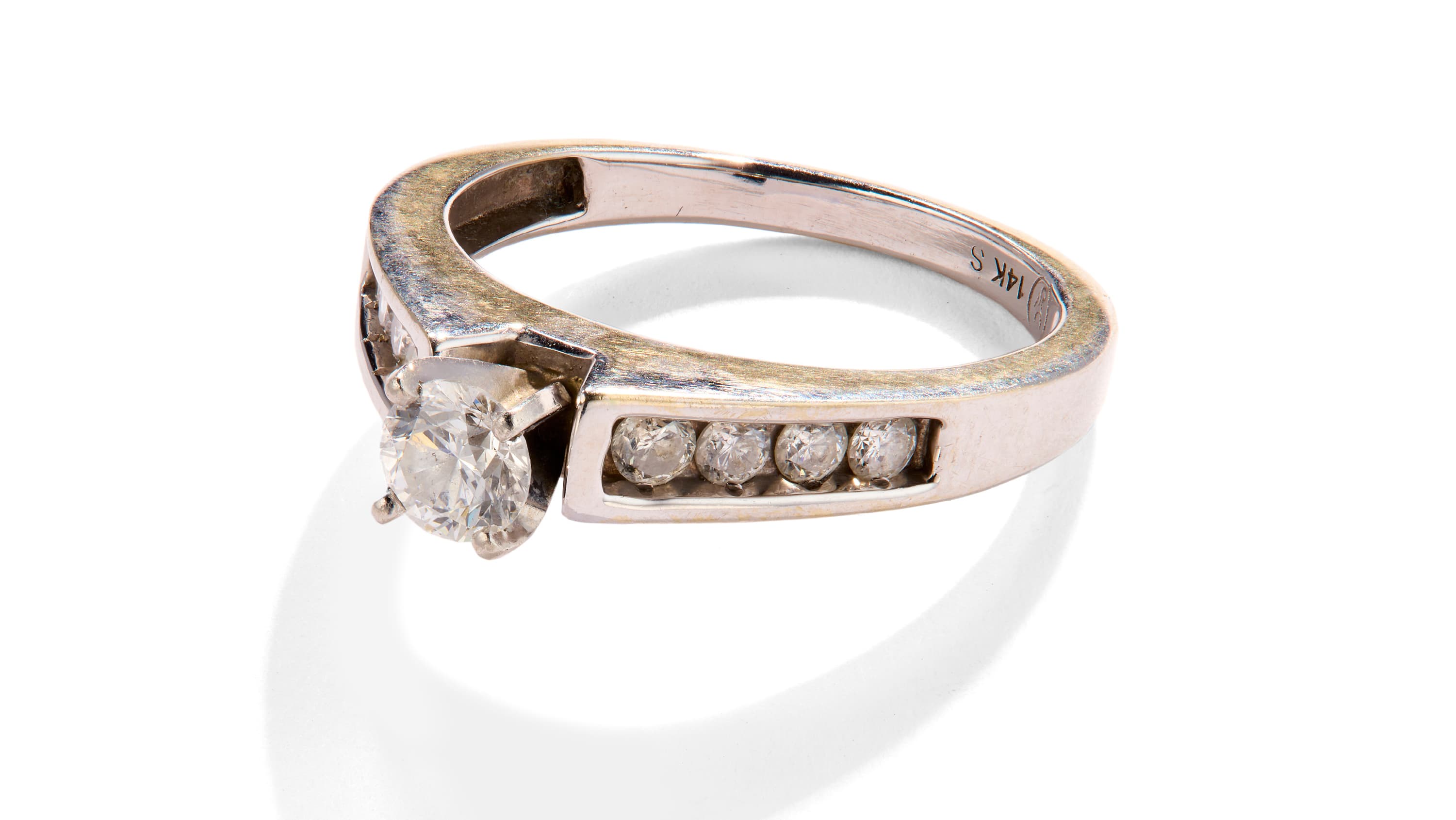 Tarnished and dirty white gold ring before our Ring Refresh service. 