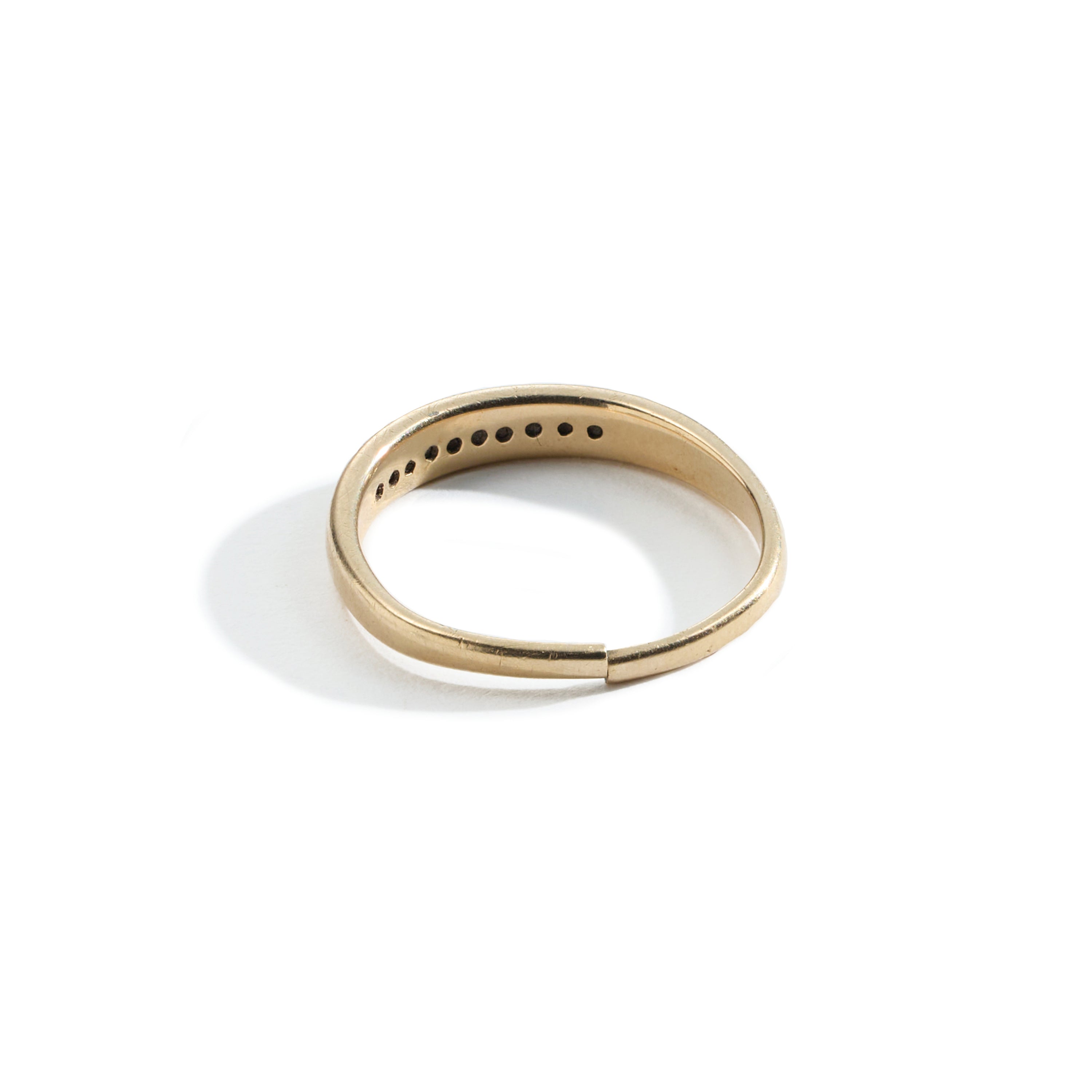 A yellow gold ring with a damaged shank
